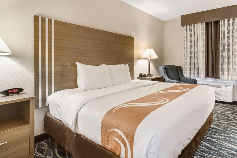 King Room with Roll-In Shower - Accessible/Non Smoking